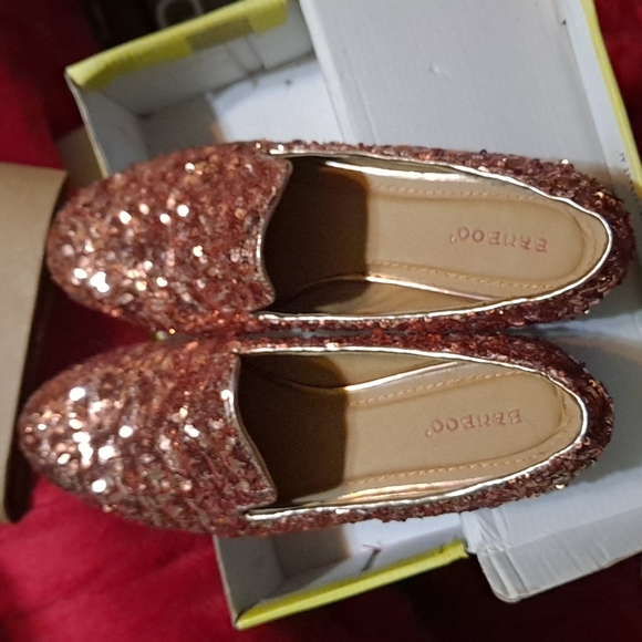 Shoes - Picture 4 of 9